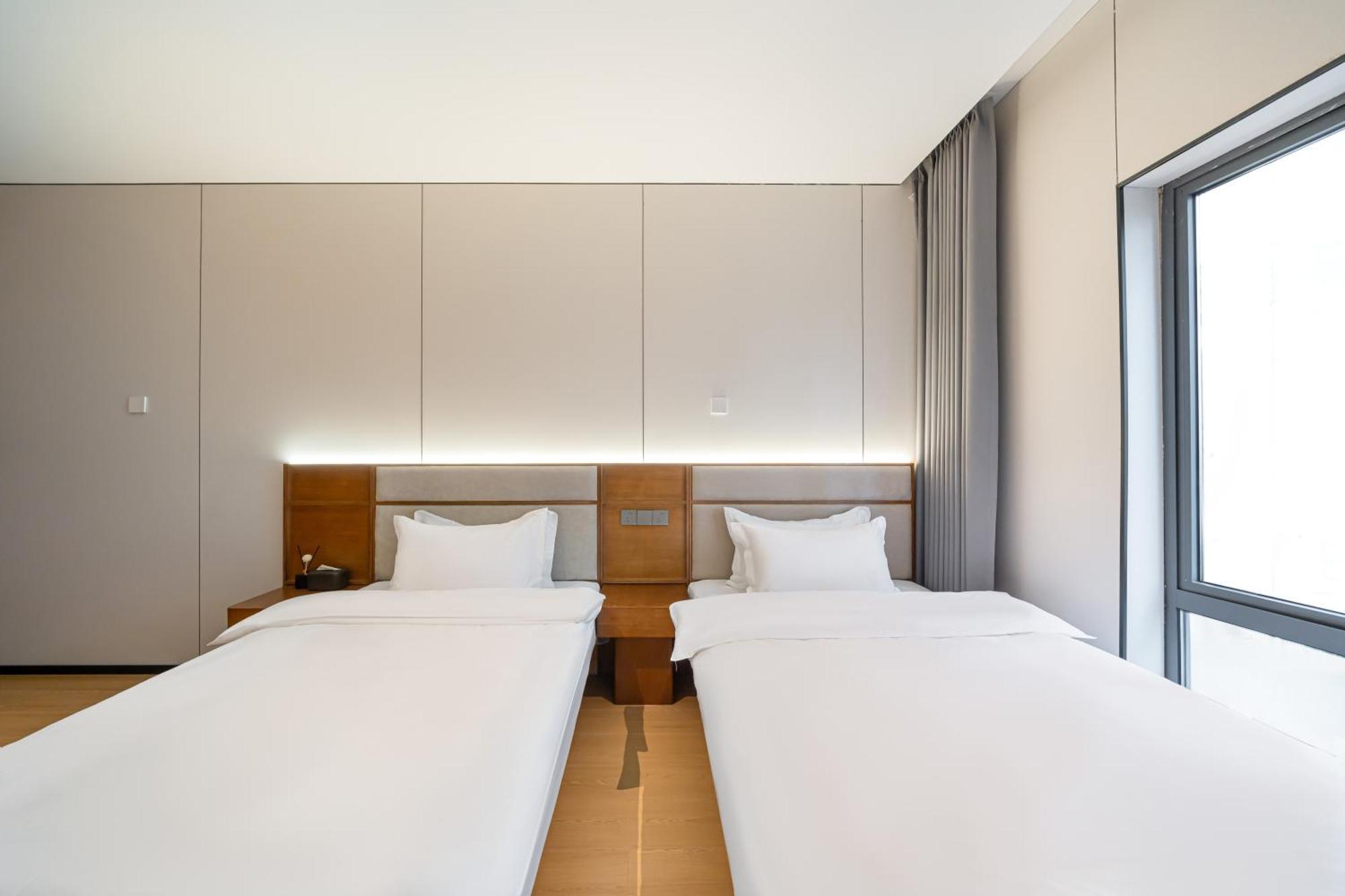 Hotel Xihe Hotel-shanghai Lujiazui Lancun Road Subway Station Branch 2*