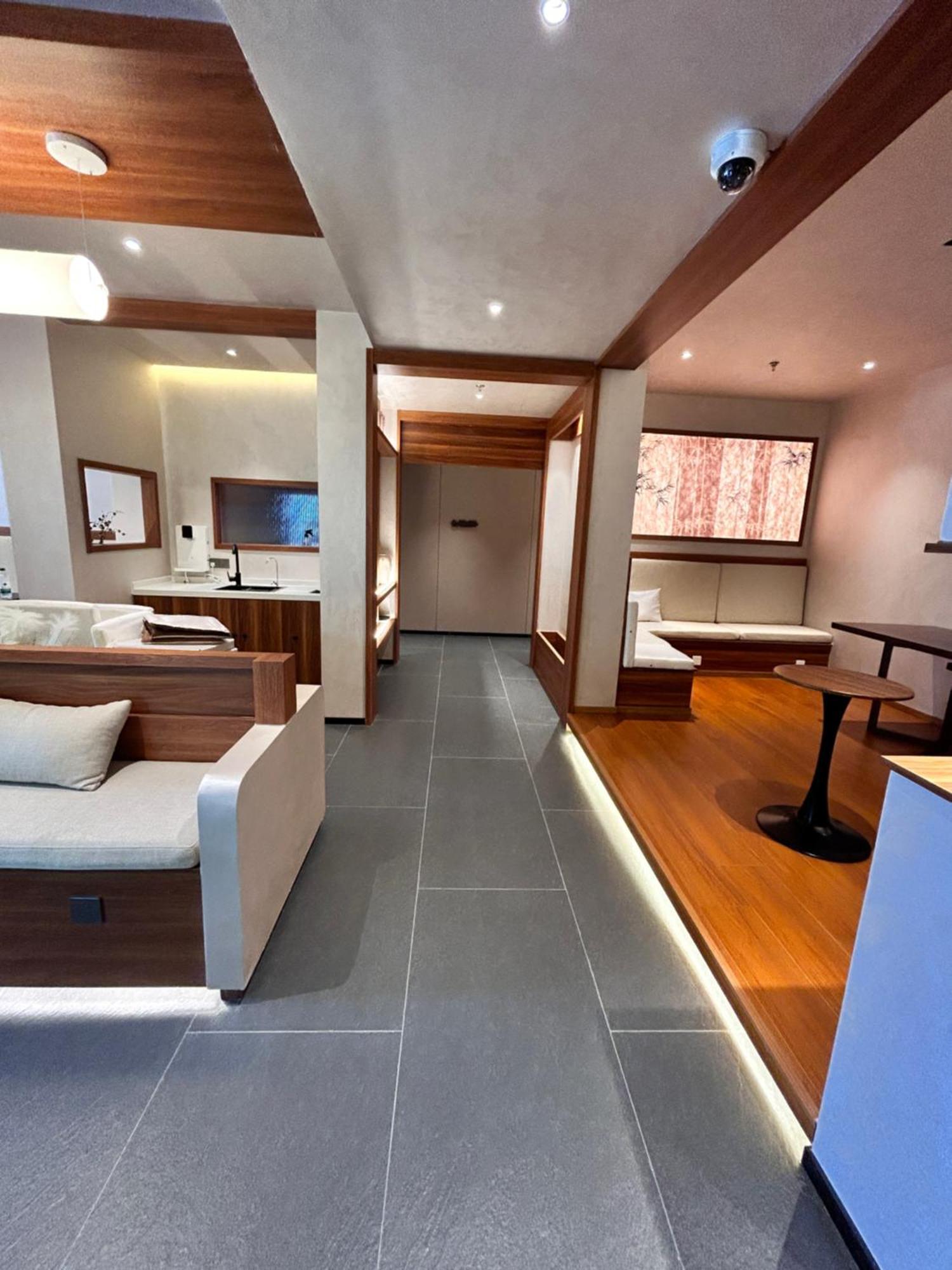 Xihe Hotel-shanghai Lujiazui Lancun Road Subway Station Branch