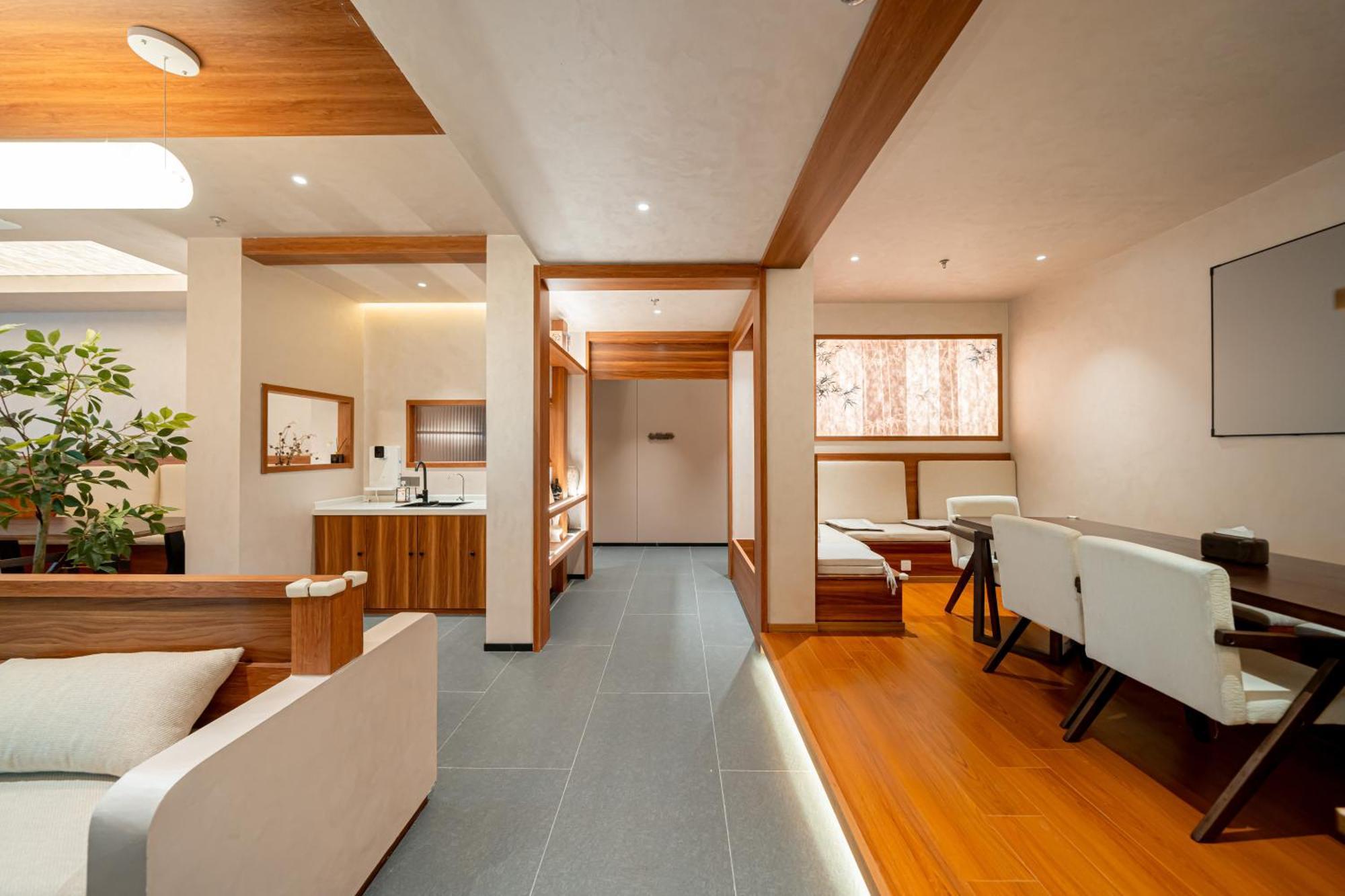 Xihe Hotel-shanghai Lujiazui Lancun Road Subway Station Branch