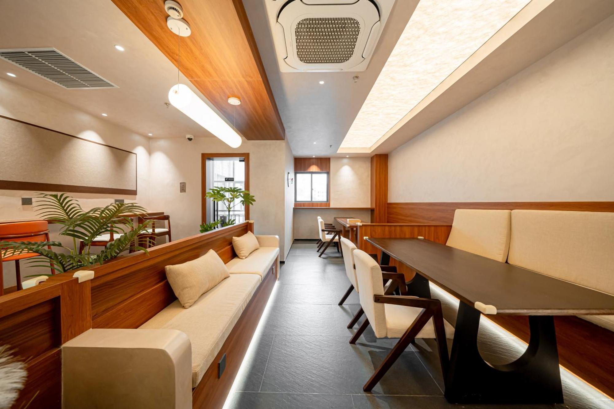 Xihe Hotel-shanghai Lujiazui Lancun Road Subway Station Branch
