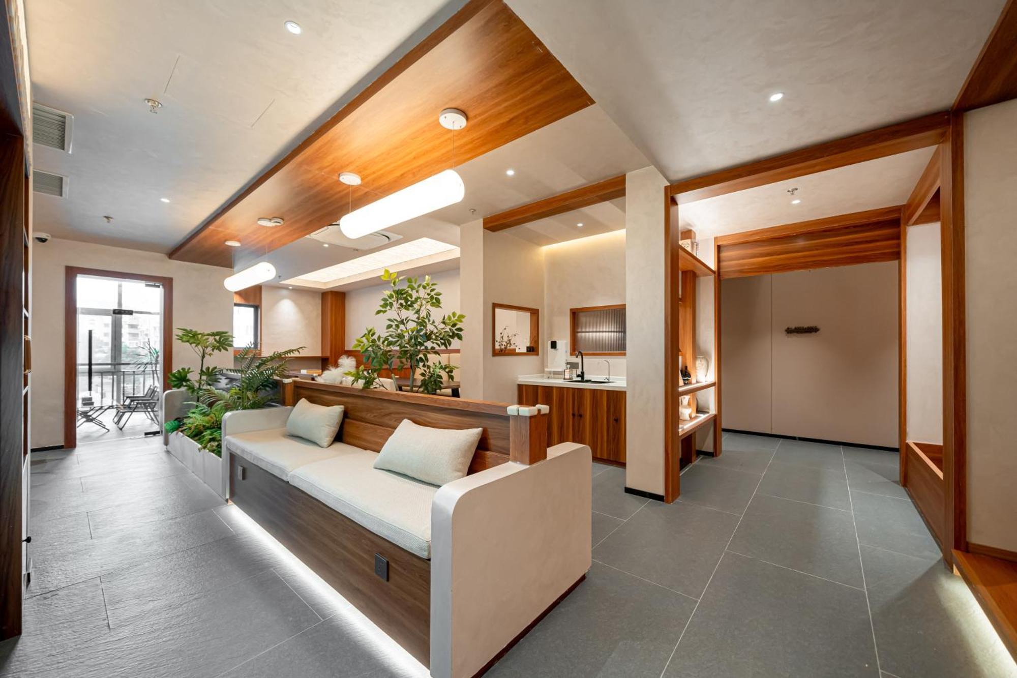 Xihe Hotel-shanghai Lujiazui Lancun Road Subway Station Branch
