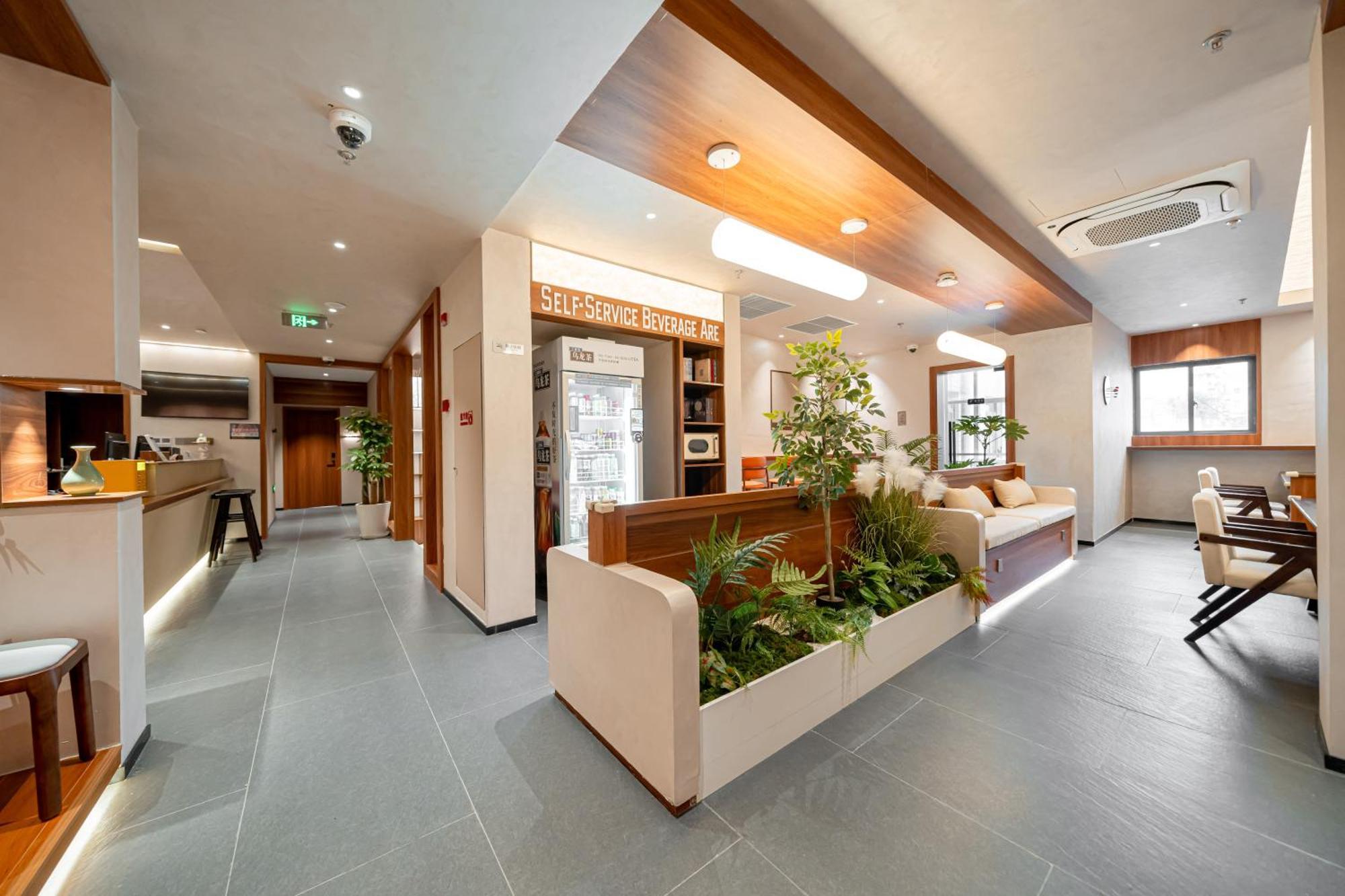 Xihe Hotel-shanghai Lujiazui Lancun Road Subway Station Branch 2*