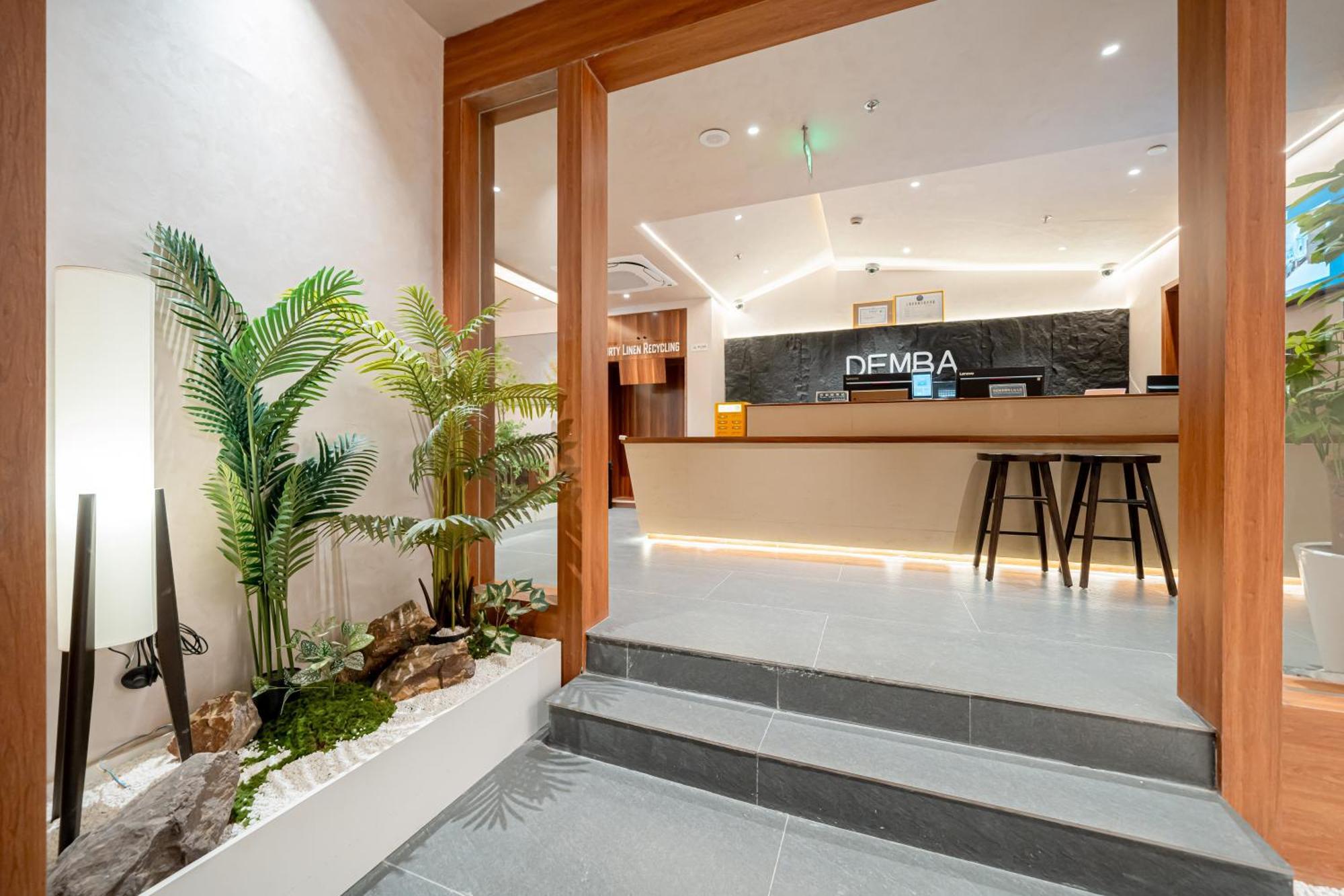 Hotel Xihe Hotel-shanghai Lujiazui Lancun Road Subway Station Branch 2*
