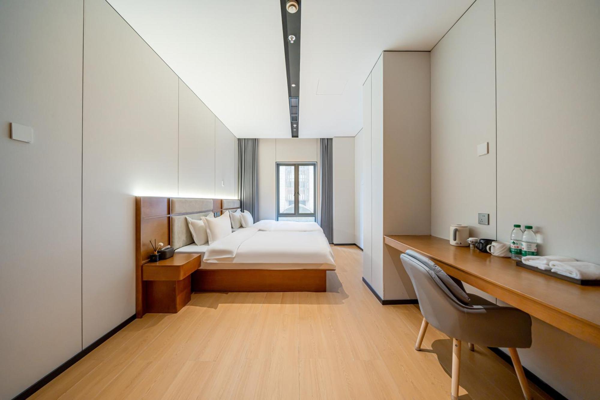 Hotel Xihe Hotel-shanghai Lujiazui Lancun Road Subway Station Branch 2*