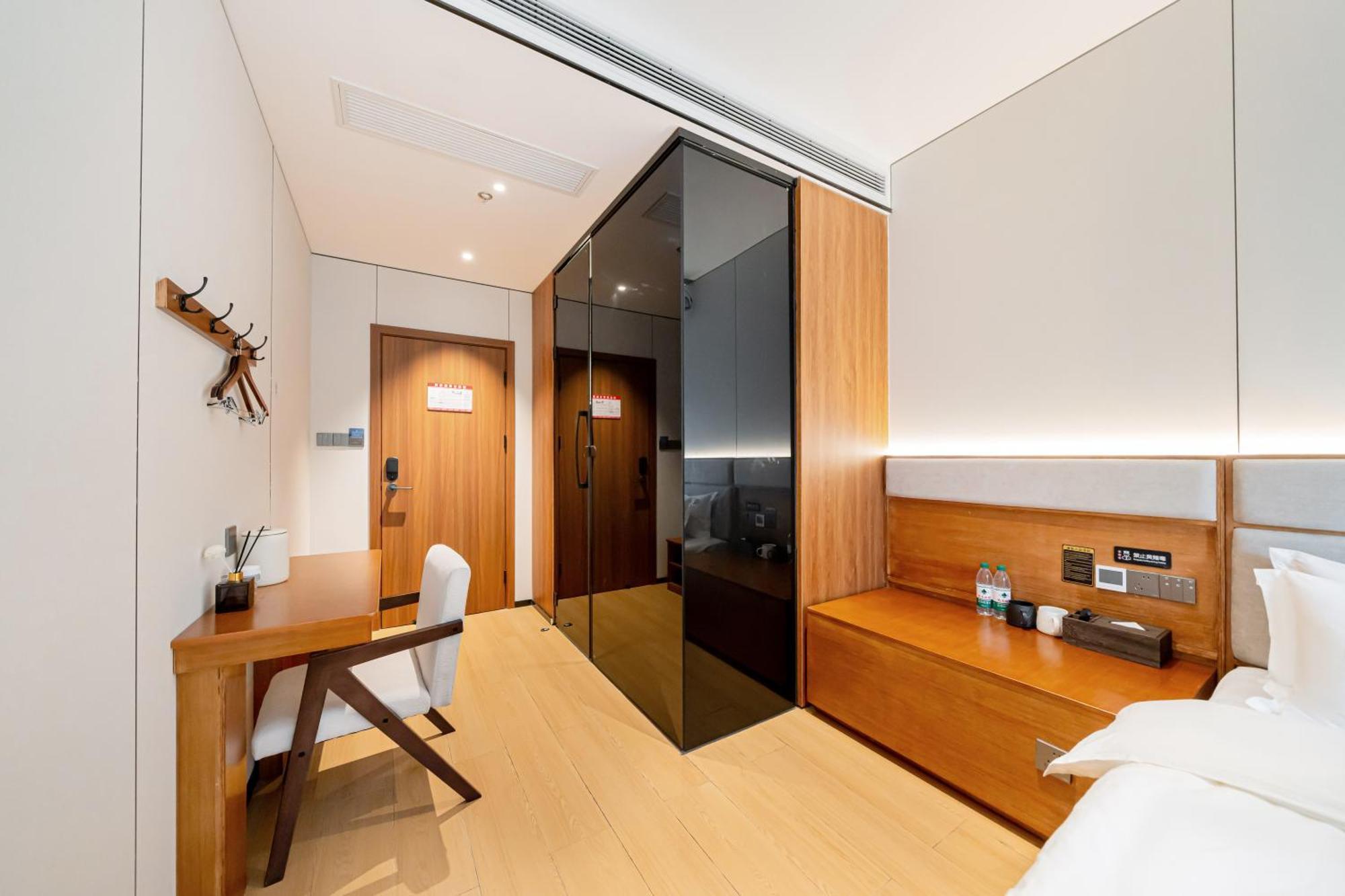 Xihe Hotel-shanghai Lujiazui Lancun Road Subway Station Branch 2*