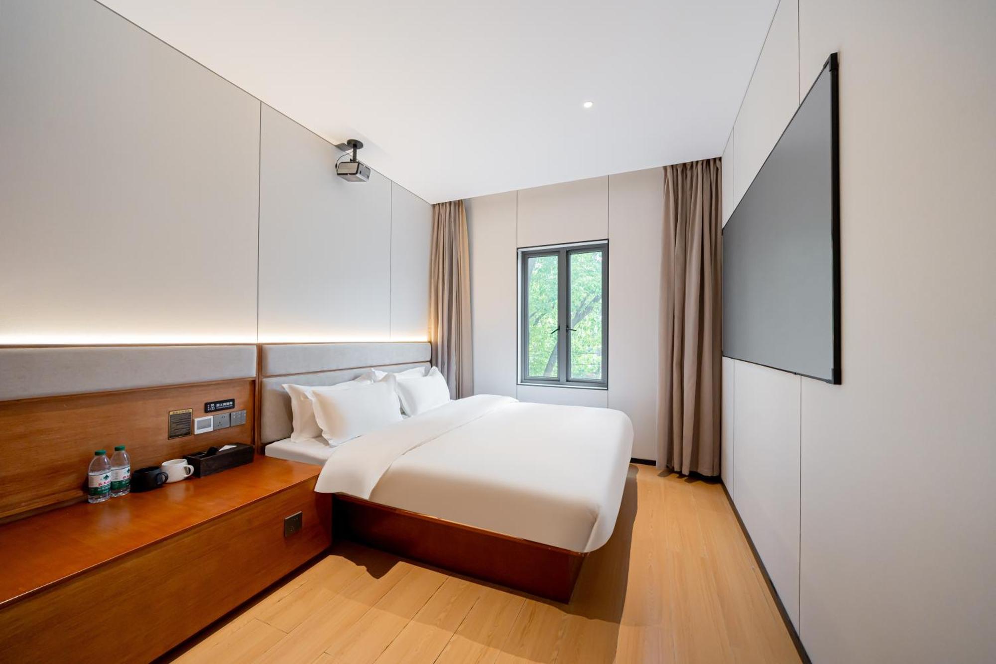 Xihe Hotel-shanghai Lujiazui Lancun Road Subway Station Branch